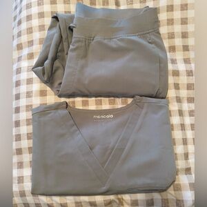 Light Gray Mandala Scrub Set in Perfect Condition